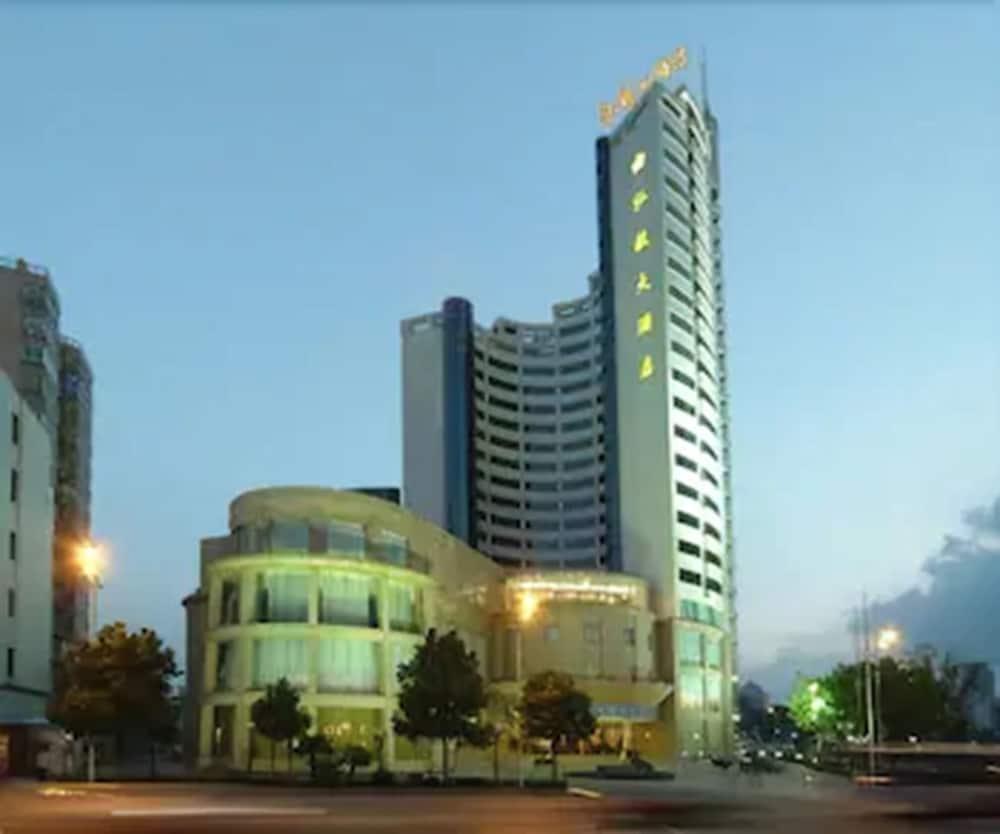 Hongyi Hotel Wuhan Buitenkant foto