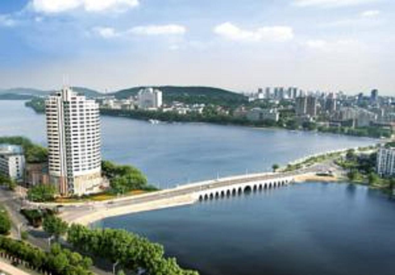 Hongyi Hotel Wuhan Buitenkant foto